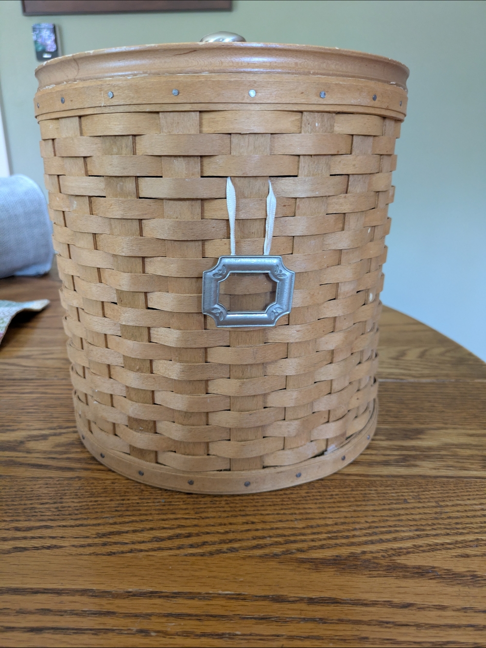 Longaberger Natural Brown Woven Basket with Wood Lid Plus Sealing Insert - Picture 2 of 6